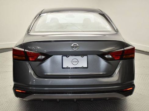 Certified 2022 Nissan Altima 2.5 S FWD image 6