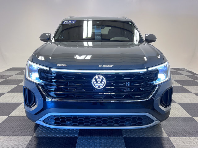 Certified 2026 Volkswagen Atlas Cross Sport SE w/ Panoramic Sunroof Package FWD image 2