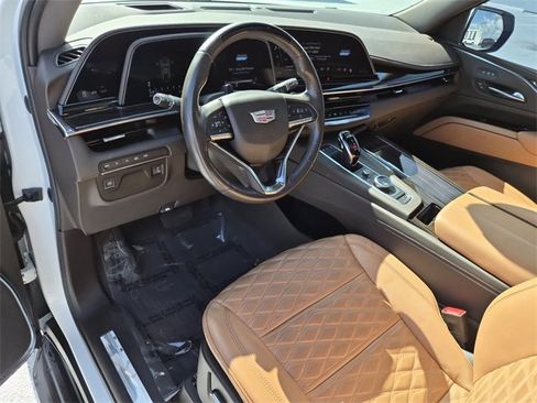 Used 2022 Cadillac Escalade Premium Luxury image 16
