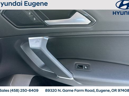 Used 2018 Volkswagen Tiguan SE FWD image 24