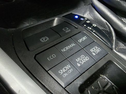 Used 2021 Toyota RAV4 XLE Premium AWD/4WD image 18