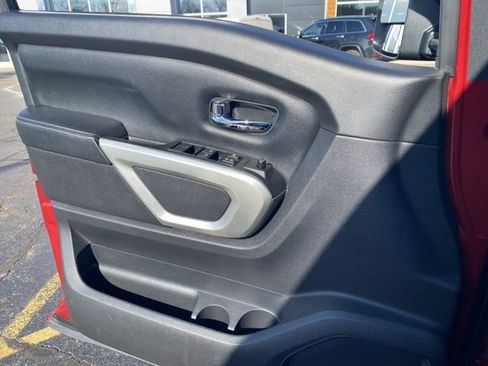 Used 2018 Nissan Titan PRO-4X image 19
