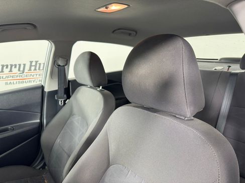 Used 2017 Kia Rio LX image 3