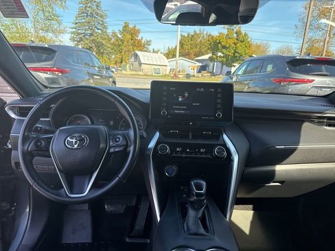 Used 2022 Toyota Venza XLE image 12