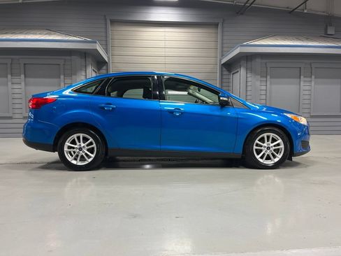 Used 2015 Ford Focus SE w/ SE Cold Weather Package FWD image 8
