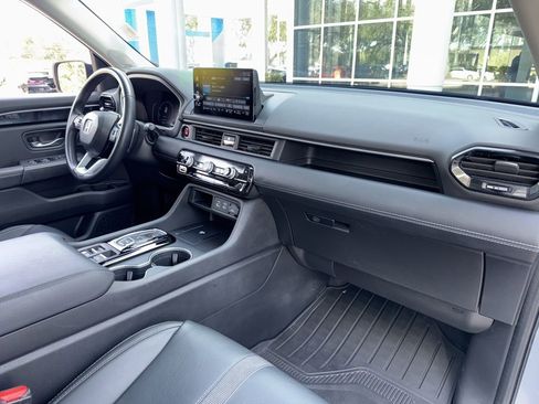 Used 2023 Honda Pilot Touring image 17