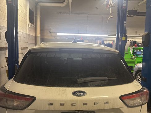 Used 2020 Ford Escape Titanium image 6