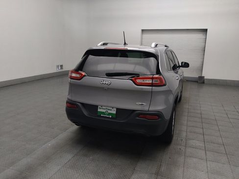 Used 2018 Jeep Cherokee Latitude FWD image 7