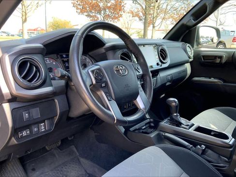 Used 2022 Toyota Tacoma TRD Off-Road w/ Technology Package image 16