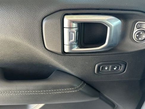 Used 2022 Jeep Wrangler Unlimited Sahara AWD/4WD image 10