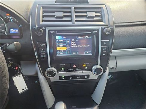 Used 2014 Toyota Camry LE FWD image 15