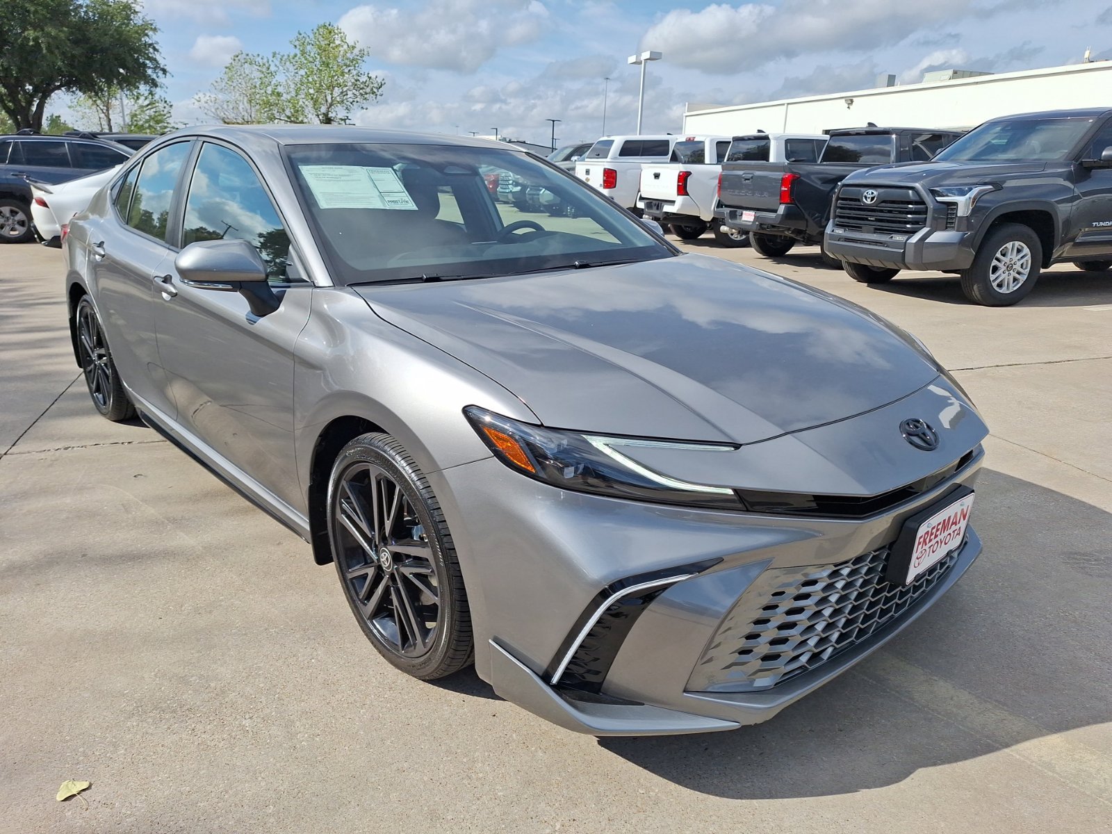 Used 2025 Toyota Camry XSE FWD image 8