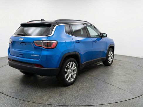 Used 2025 Jeep Compass Limited AWD/4WD image 9