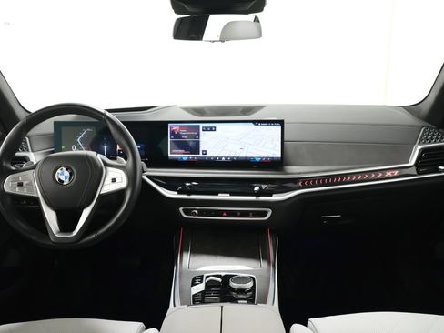 Used 2024 BMW X7 xDrive40i w/ Premium Package AWD/4WD image 8