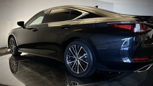 Used 2023 Lexus ES 350 w/ Premium Package FWD image 34