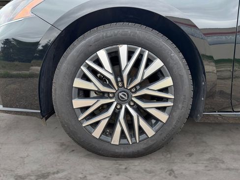 Used 2024 Nissan Altima 2.5 SV FWD image 9
