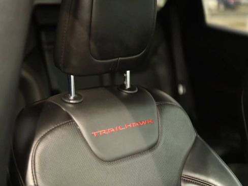Used 2019 Jeep Cherokee Trailhawk AWD/4WD image 48