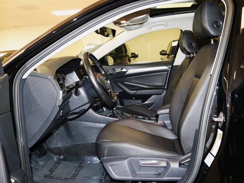 Used 2019 Volkswagen Jetta SE w/ Cold Weather Package FWD image 17