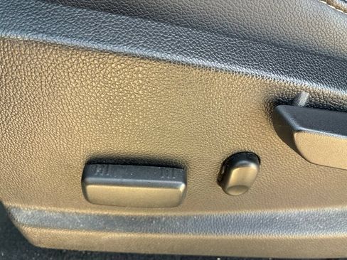 Used 2019 Chevrolet Colorado Z71 RWD image 7