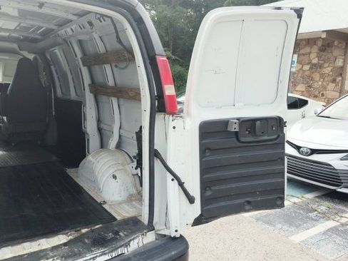 Used 2018 Chevrolet Express 2500 w/ Driver Convenience Package RWD image 11
