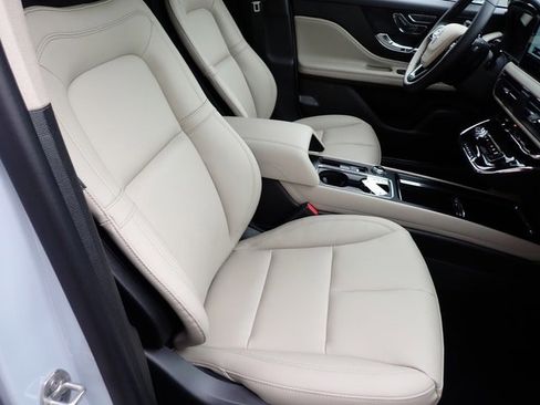 New 2026 Lincoln Corsair Premiere image 11