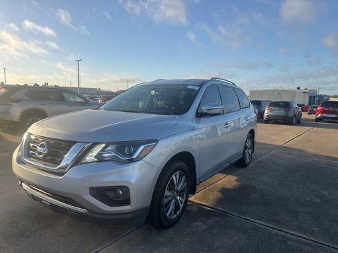 Used 2020 Nissan Pathfinder SV w/ Cargo Package image 3