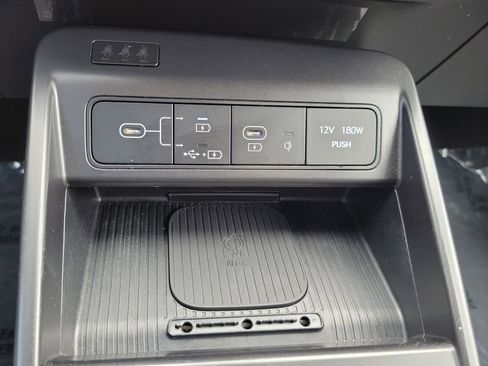 Used 2024 Hyundai Kona Limited FWD image 29