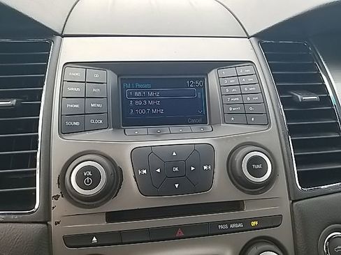 Used 2018 Ford Taurus SEL image 20