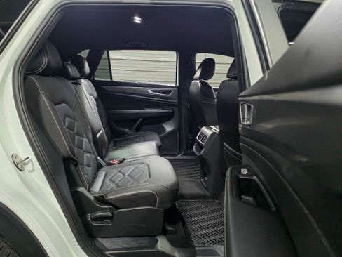 Used 2024 Volkswagen Atlas Cross Sport SE AWD/4WD image 16