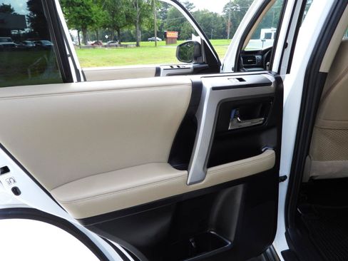 Used 2021 Toyota 4Runner SR5 AWD/4WD image 51