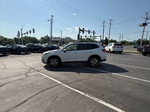Used 2023 Subaru Forester Limited AWD/4WD image 8
