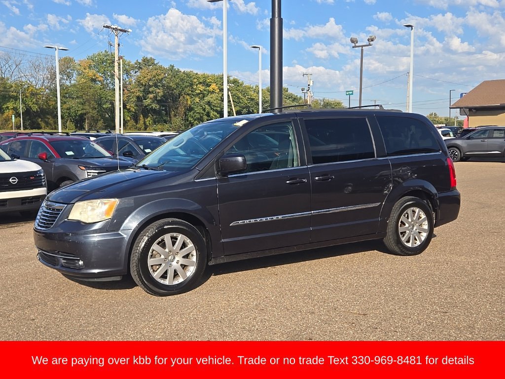 Used 2013 Chrysler Town & Country Touring FWD image 3