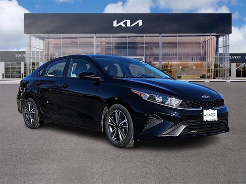 Certified 2023 Kia Forte LXS image 1