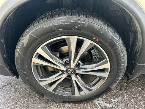 Used 2019 Nissan Rogue SV w/ Sun & Sound Touring Package image 12