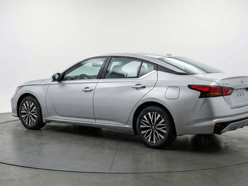 Used 2025 Nissan Altima 2.5 SV image 6