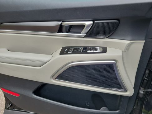 Used 2025 Kia Telluride S FWD image 19