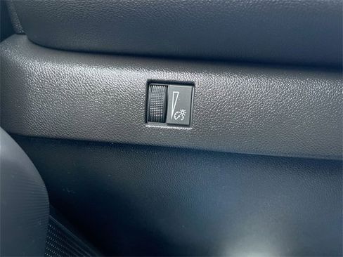 Used 2024 Chevrolet Colorado LT w/ LT Convenience Package image 17