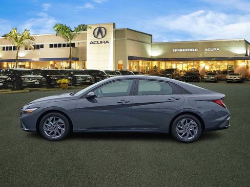 Used 2024 Hyundai Elantra SEL FWD image 4