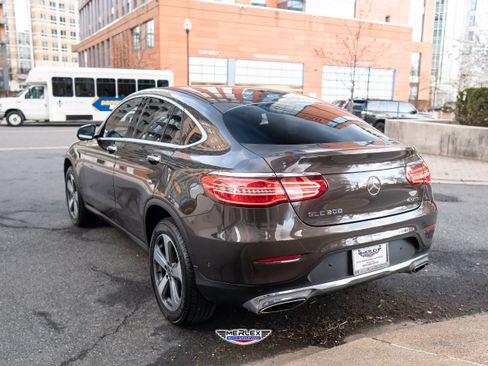 Used 2018 Mercedes-Benz GLC 300 4MATIC Coupe w/ Multimedia Package image 5