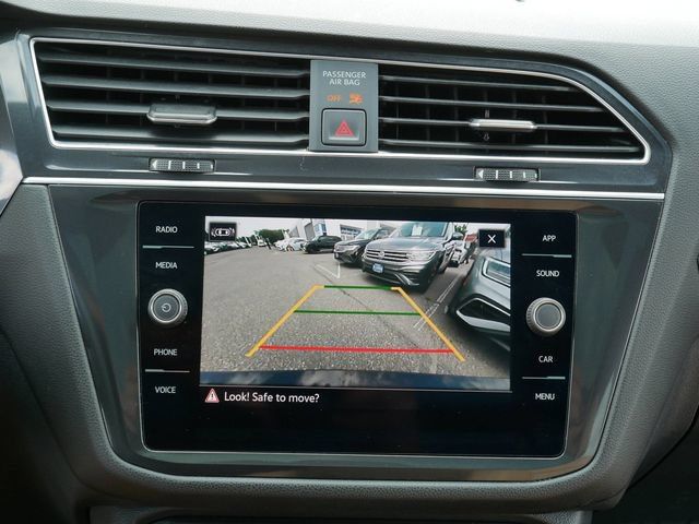 Certified 2024 Volkswagen Tiguan SE w/ Panoramic Sunroof Package AWD/4WD image 29