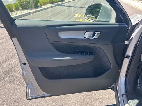 Certified 2025 Volvo XC40 B5 Plus AWD/4WD image 20