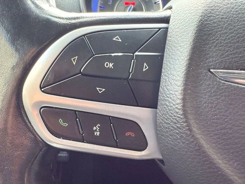 Used 2019 Chrysler 300 Touring w/ Chrome Appearance Package image 12