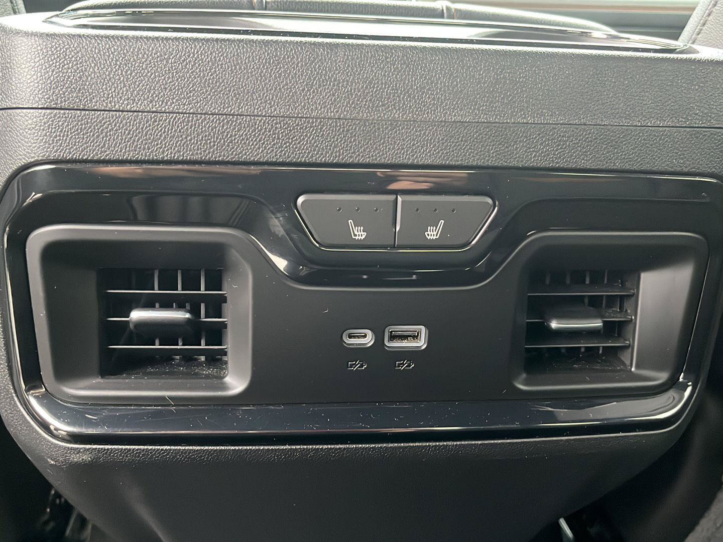 Used 2023 GMC Sierra 1500 AT4 w/ AT4 Preferred Package AWD/4WD image 16