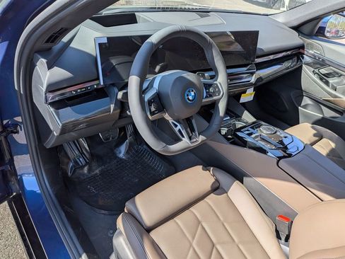 New 2026 BMW 550e xDrive w/ Premium Package AWD/4WD image 17