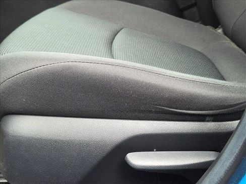 Used 2021 Toyota RAV4 LE FWD image 4