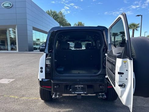 New 2026 Land Rover Defender 110 X-Dynamic SE AWD/4WD image 16