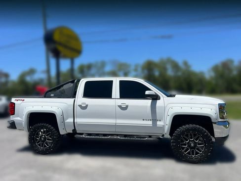 Used 2017 Chevrolet Silverado 1500 LT AWD/4WD image 20