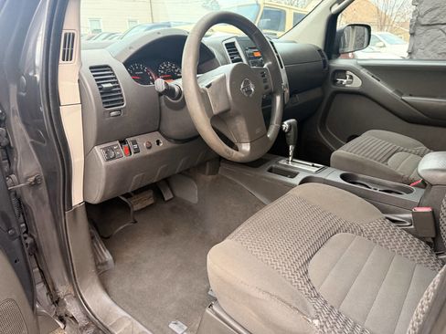 Used 2010 Nissan Frontier SE w/ SE Value Truck Pkg image 11