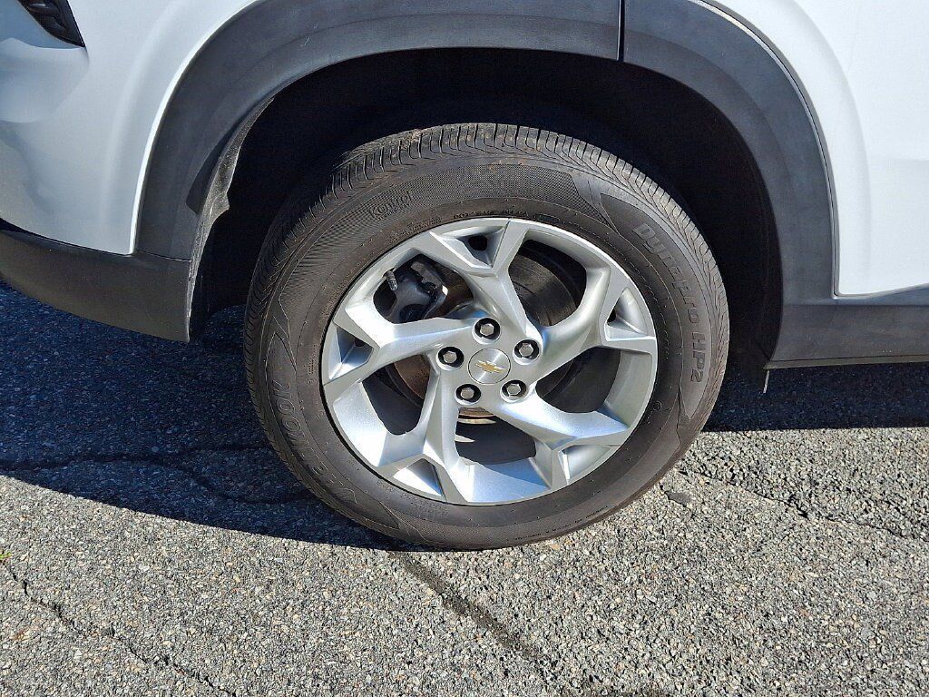 Used 2025 Chevrolet Trax LS w/ LS Convenience Package FWD image 10