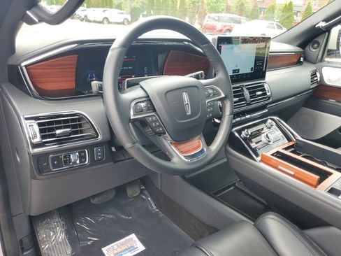 Used 2024 Lincoln Navigator Reserve AWD/4WD image 13